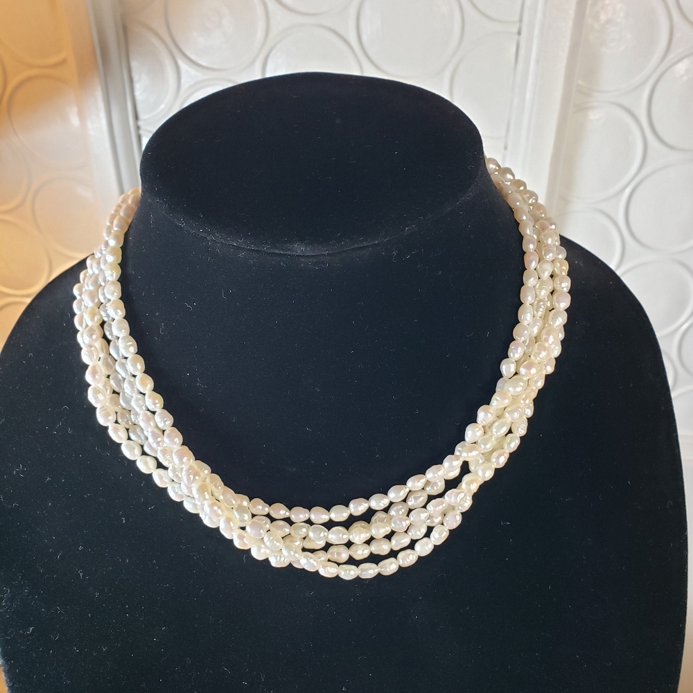 Freshwater pearl necklace 16"